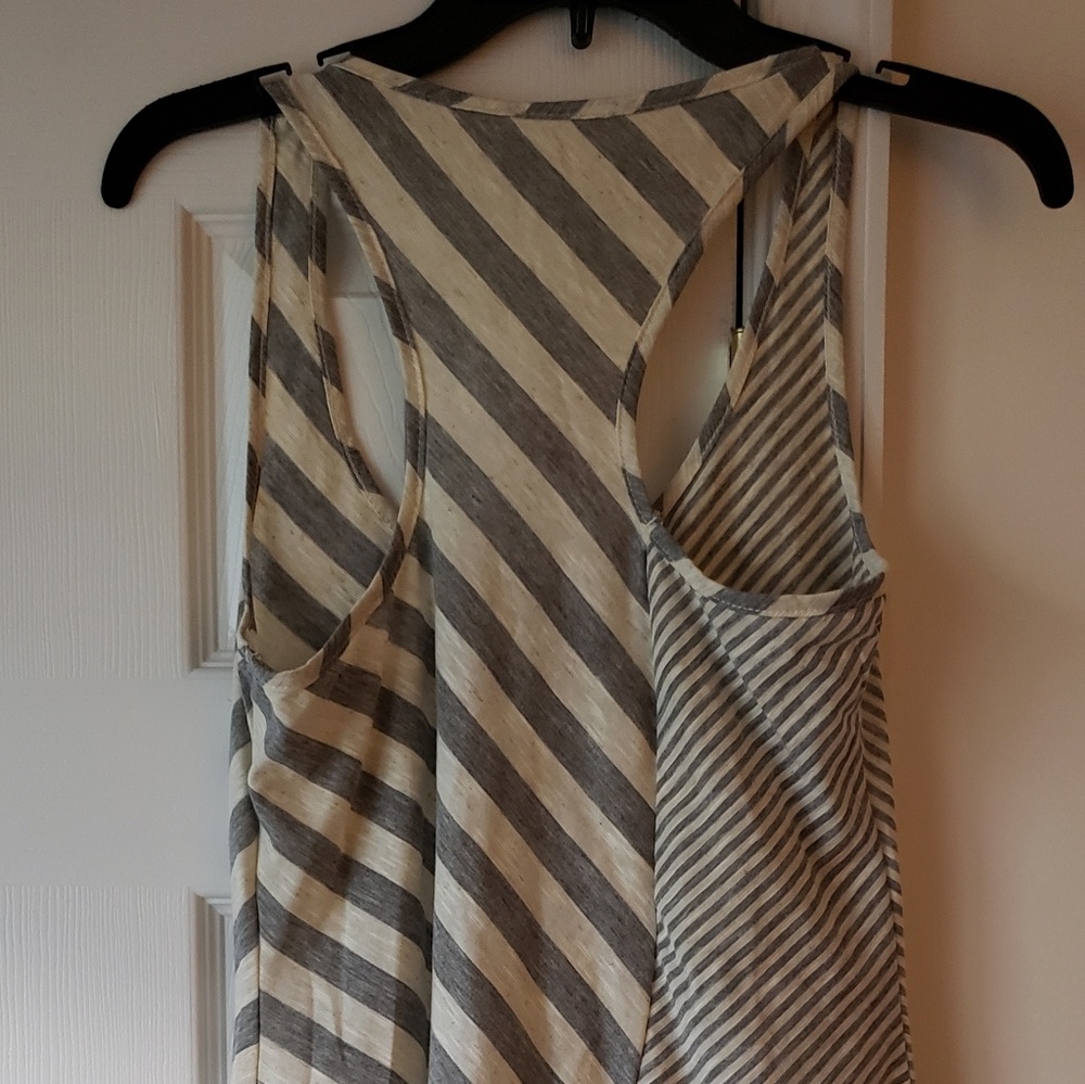 Asymmetrical top - Picture 2 of 2